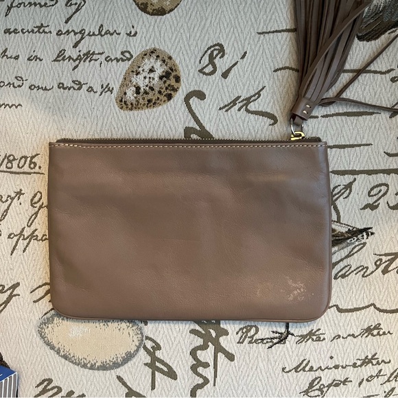 Dooney & Bourke Tan Leather Carrington Clutch ,tassel and embossed gold letters - Picture 3 of 11